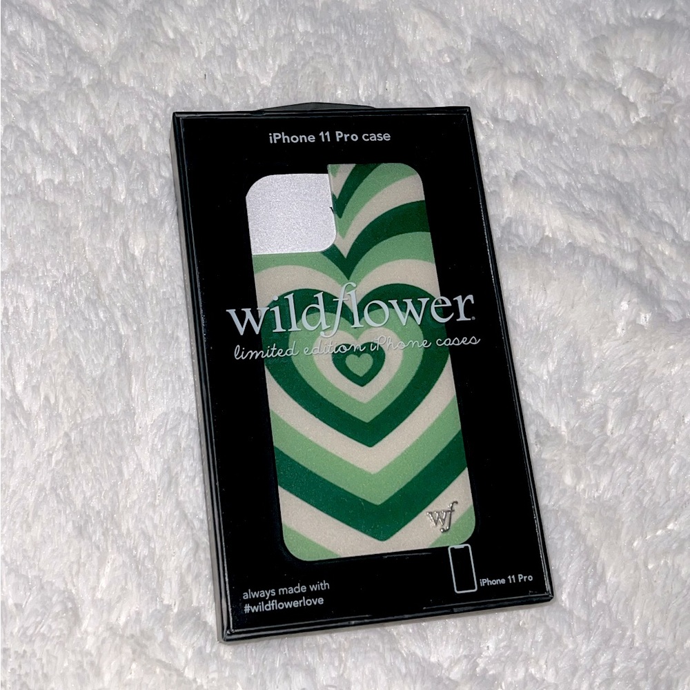 BRAND NEW latte love~matcha iphone 11 pro case. Never used!💚